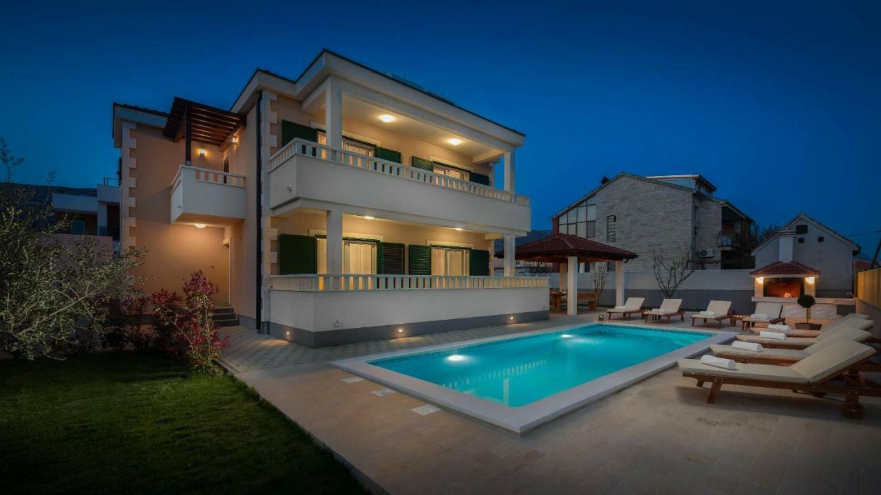 Villa Rosa Ventorum with private pool near Split Kaštela Esterno foto