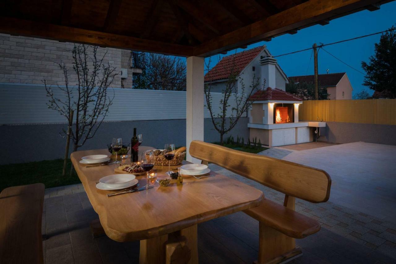 Villa Rosa Ventorum with private pool near Split Kaštela Esterno foto
