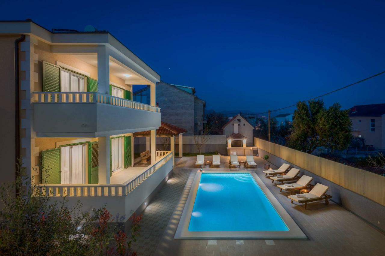 Villa Rosa Ventorum with private pool near Split Kaštela Esterno foto