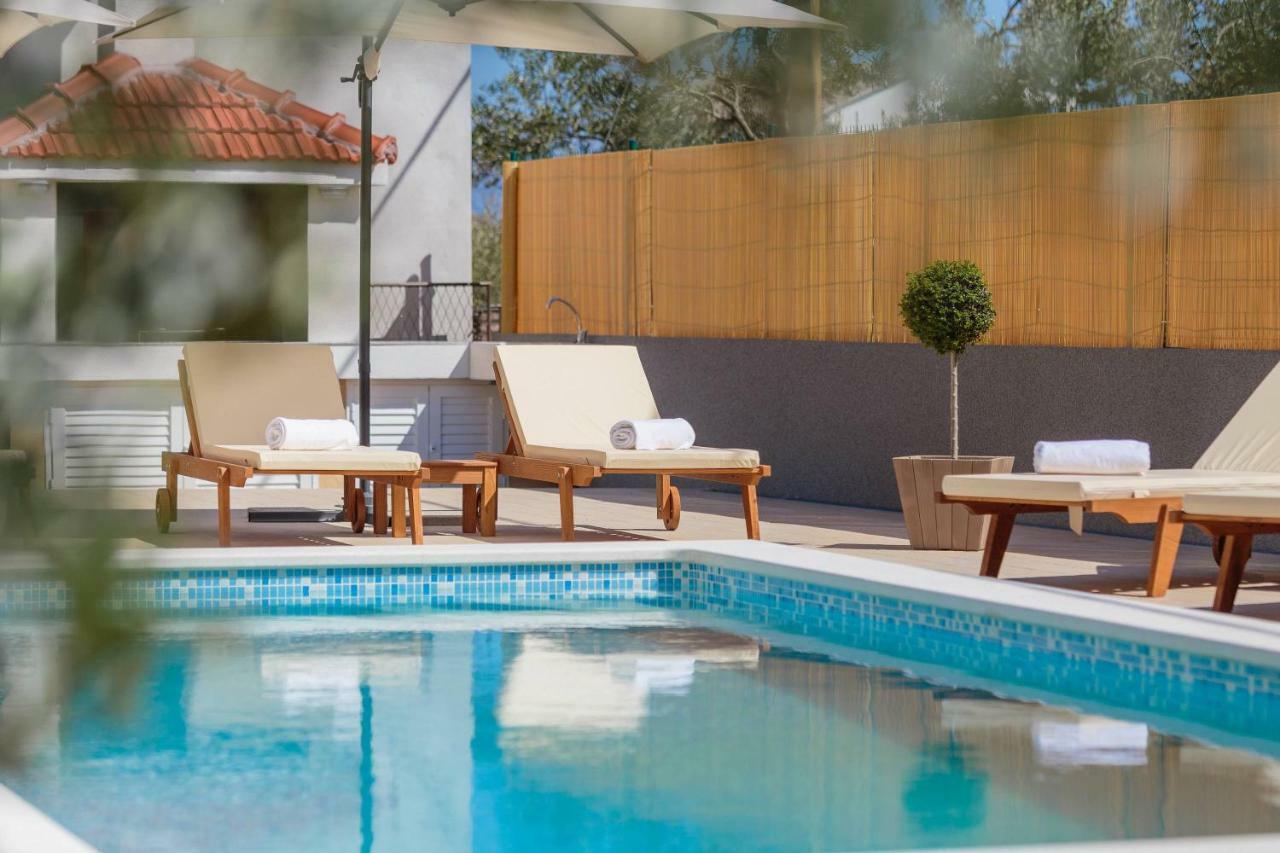 Villa Rosa Ventorum with private pool near Split Kaštela Esterno foto