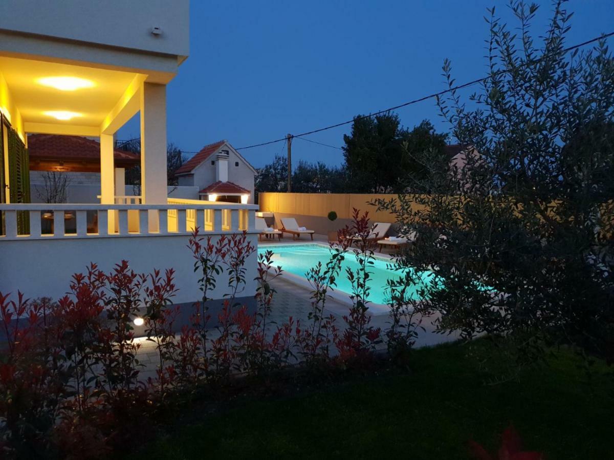 Villa Rosa Ventorum with private pool near Split Kaštela Esterno foto